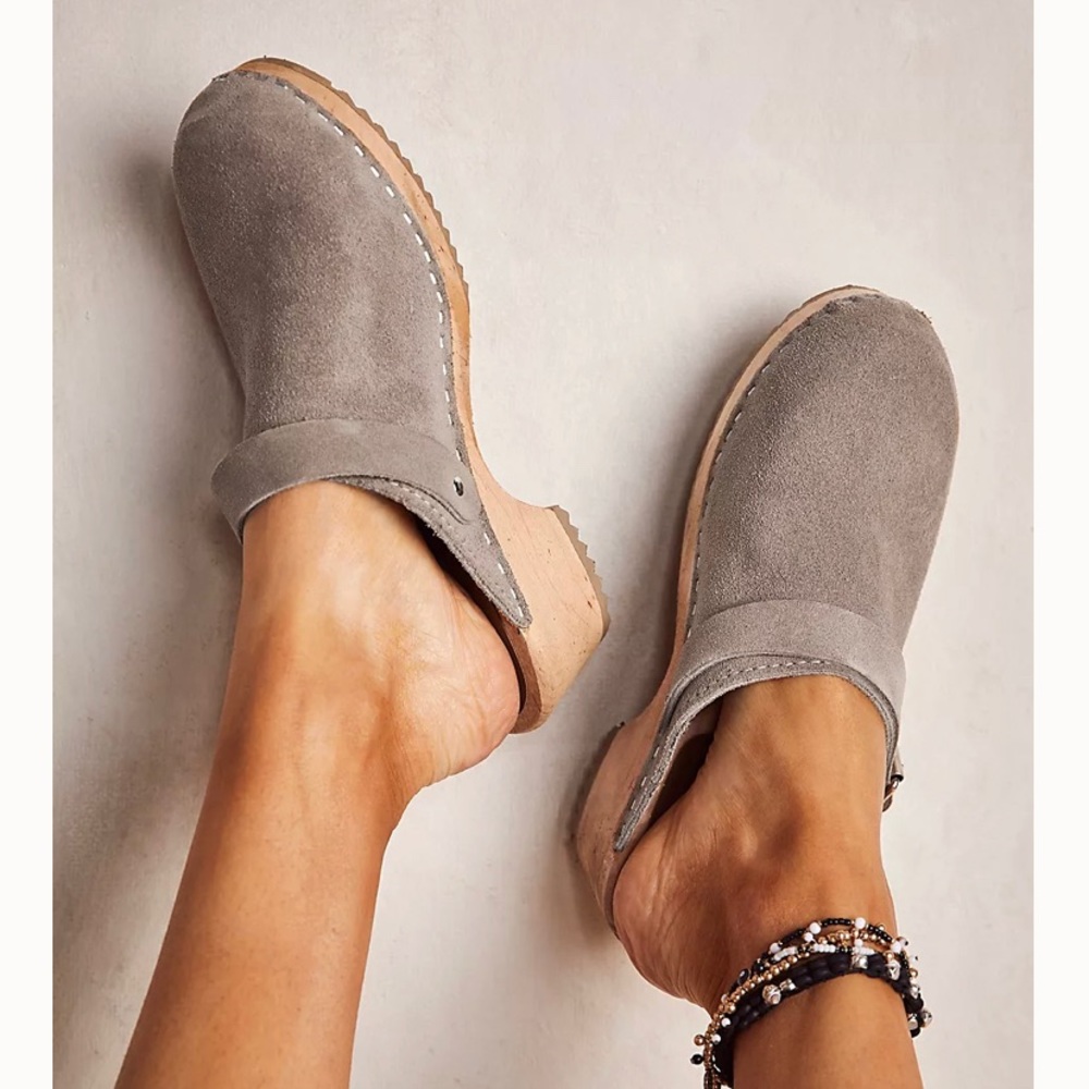 NWOT MIA Free People Alma Tan Suede Clogs Size 37/Womens 7